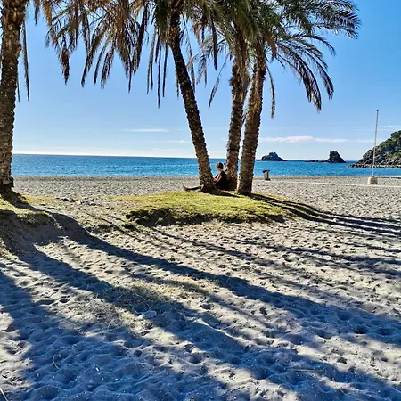 Precioso Y Exclusivo En 1º Linea De Playa Con Parking Apartmán *